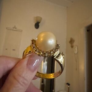Vintage Gold Tone Faux Pearl & Rhinestone Halo Brooch Statement Pin